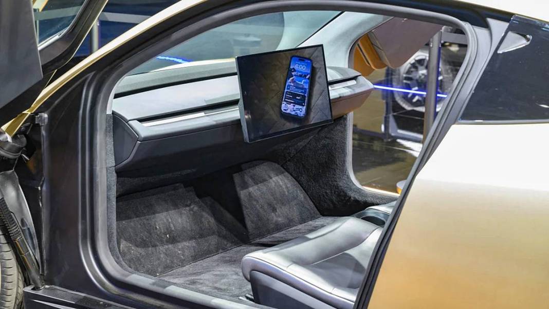 Tesla'nın yeni modeli üretime başlıyor: Ne direksiyon var, ne de pedal 5